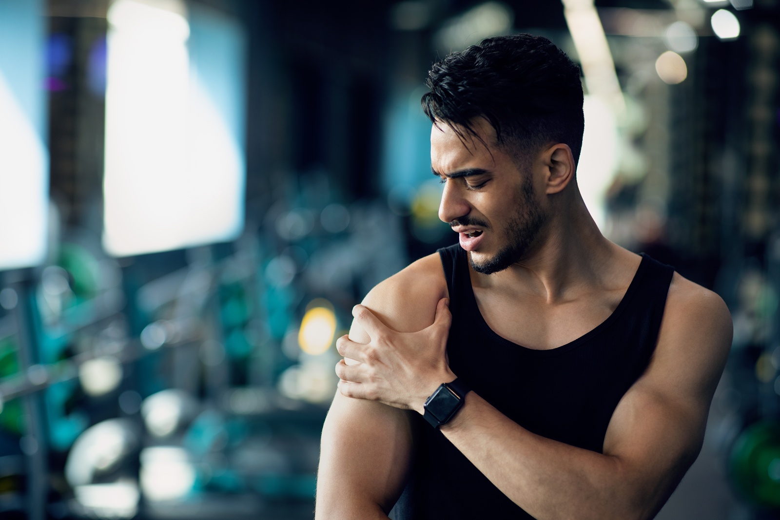 atleta-fitness-dolor-de-hombro